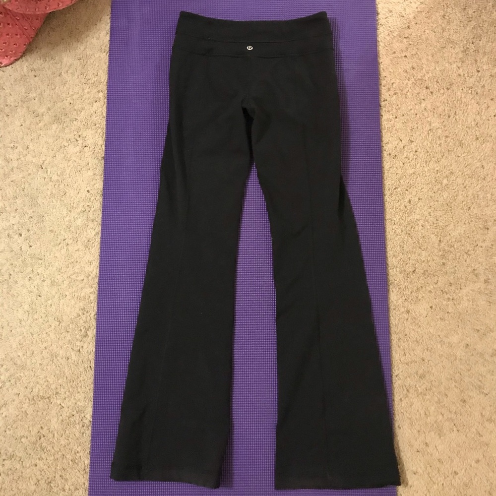 Lululemon size 6 black groove yoga pants